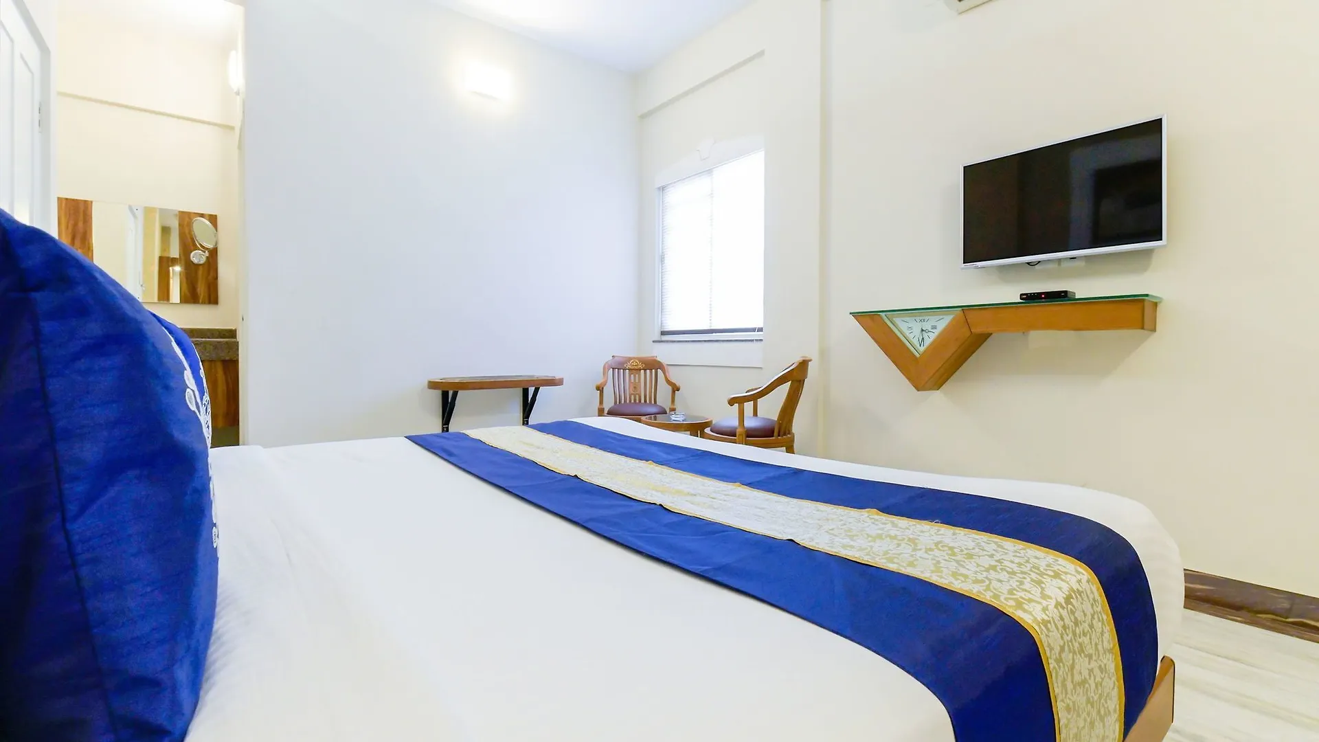 **  Oyo 8434 The Qasr Hotel Kochi India